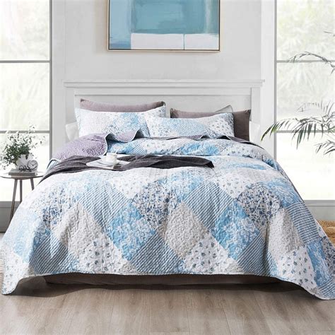 There's an immense variety of vibrant colors, floral and geometrical patterns, and embroidery prints to match the room. NEWLAKE Quilt Bedspread Sets-Blue Classic Floral Pattern ...