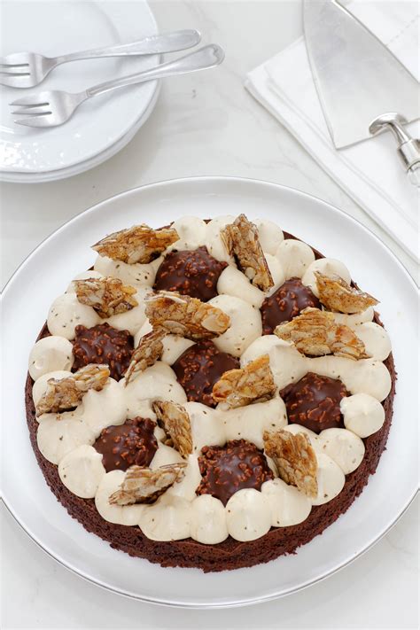 This cake has a chocolate praline feuilletine base, and a chocolate mousse filling, with praline and roasted almonds for a ferrero taste. Chocolate Ferrero Rocher Cake with Coffee and Almond | Lil ...
