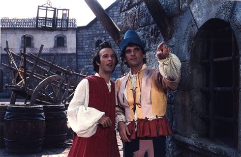 Massimo troisi, roberto benigni e renzo arbore. Non ci resta che piangere - La recensione del film di ...