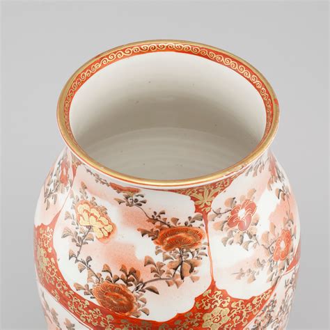 A Japanese Porcelain Vase From The Meiji Period 1868 1912 Bukowskis