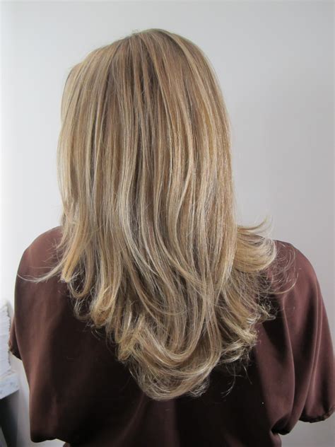 Blonde comes in dozens of shades, from strawberry blonde and vanilla think of this warm blonde as the dress of colors—some will swear it's light brown, others will claim it's dark blonde, and yet a third group will tell you to stop critiquing. 35 New Beige Blonde hair color ideas | Hairstylo