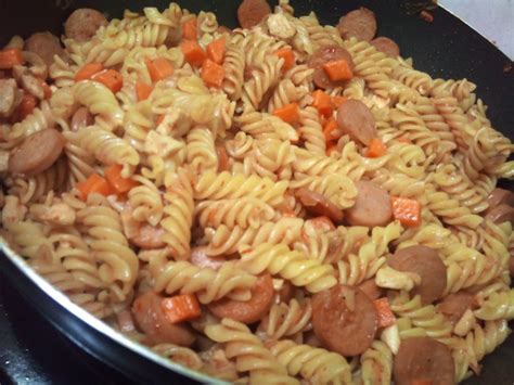 Dari apa yang saya perasan, cara membuat spaghetti bolognese ini tidaklah serumit mana. ~Endless Journey~: Resepi: Pasta Spiral Goreng