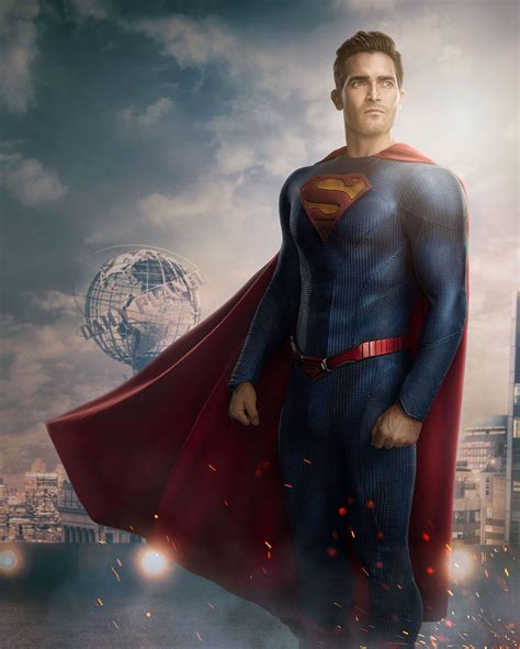 Superman And Lois Reveals First Look At New Superman Costume