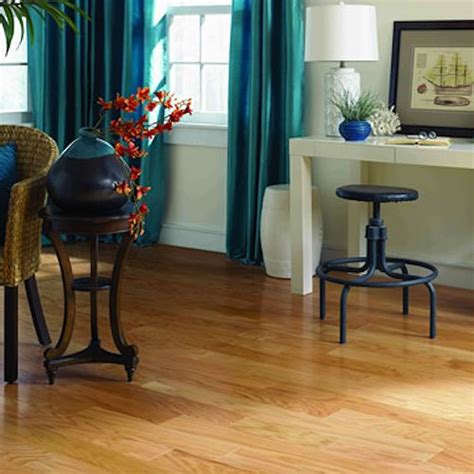 Hardwood Floors: Harris Wood Flooring - Harris ONE 5" Wide ... This red oak hotel offers free wifi in every room.