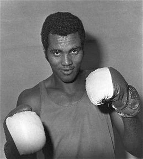 En boxe anglaise professionnelle, elle concerne les hommes pesant plus de 90,719 kg (200 livres) 1 et les femmes pesant plus de 76,21 kg (168 livres) 2. Addio a Teofilo Stevenson