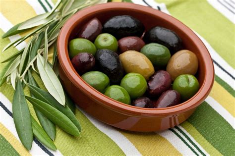 Are Olives Good For You 9 Health Benefits Of Olives And Olive Oil