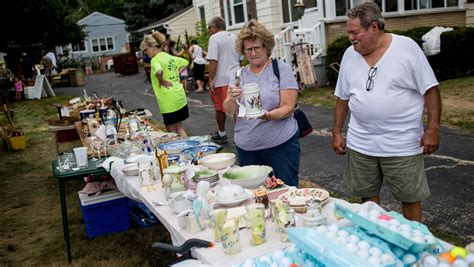 Treasure hunters stalk the yard sale trail