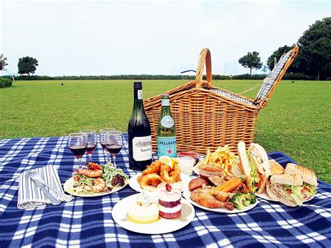 luxury picnic hampers to order online