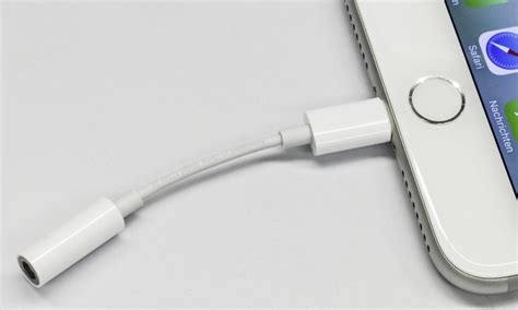 Apple removed headphone jacks from iphones starting with 2016's iphone 7. L'adaptateur Lightning vers Jack d'Apple se vend encore ...