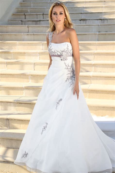 Check spelling or type a new query. Brautkleid aus der Ladybird Brautmoden Kollektion 2015 ...