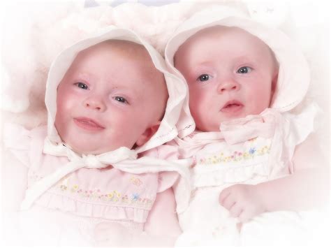 It is not only about snapping some photographs of the two adorable children to. Twin Baby Girls Pictures Download Freely | Cute Babies ...