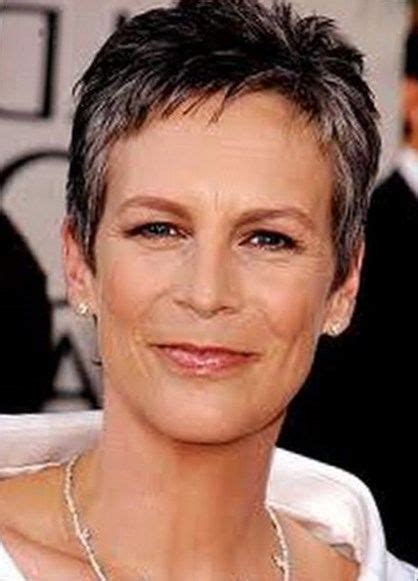 Après 50 ans, les cheveux s'affinent et se cassent plus facilement. ﻿Coupe femme 60 ans 2020