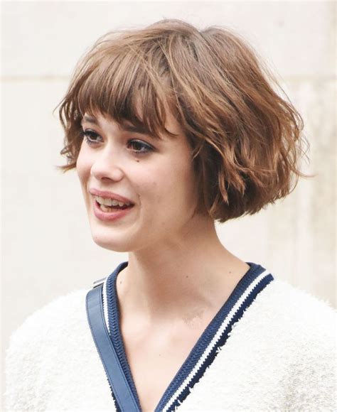 how to achieve effortless french girl hair according to a parisian stylist french haircut