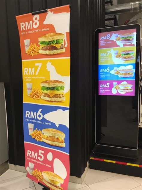 In fact there are 250 stalls, including food establishments! Xploring Johor: Kris Krust @ Paradigm mall