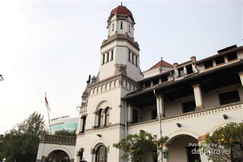 Lawang sewu bila diartikan ke dalam bahasa indonesia memiliki arti seribu pintu. Lawang Sewu: Sejarah & Mitos Tempat Ikonik di Semarang