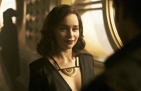 Emilia clarke's qi'ra has returned for the first time since solo: Emilia Clarke Says Ron Howard 'Saved' Solo: A Star Wars ...