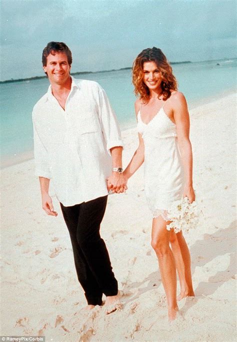 Cindy Crawford Talks About Quickie Wedding To Richard Gere In New