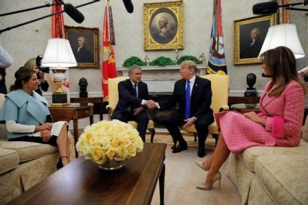 Ivan duque ha cometido más cagadas en dos semanas, de las que juan manuel santos en 8 años. El abrigo de más de 4.500 euros que ha llevado Melania ...