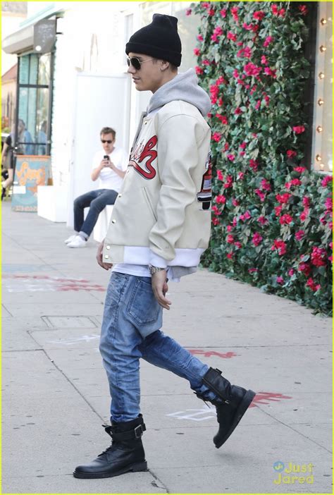 full sized photo of justin bieber attracts a mob of fans while out shopping 15 justin bieber