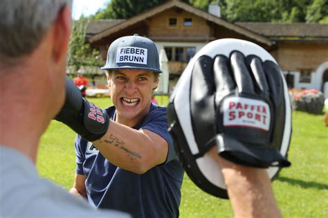 View public records, phone number, email & more! Manuel Feller Familie - 1.300 Fans feierten ihren "wilden ...