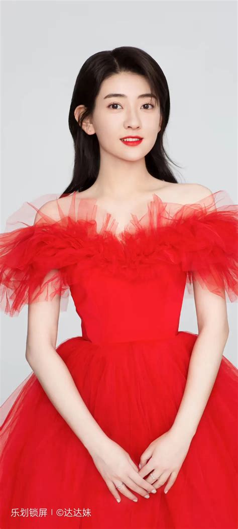 Beauty Qiao Xins Red Dress Suit Photo Inews