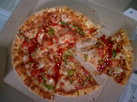 Joining our medium, regular, large, and new yorker sizes is our brand new 46 cm (18 in.) File:Indian Dominos Pizza.jpg - Wikimedia Commons