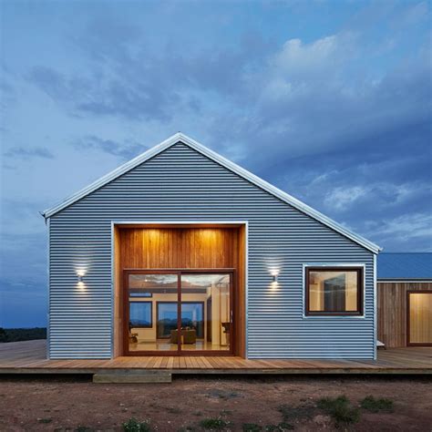 Corrugated Steel Provides Durable Facade For Rural Australian Home By