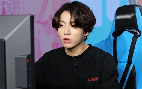 Check spelling or type a new query. Jungkook BTS Posting Selfie Ganteng Irit Caption, Rambut Jadi Sorotan