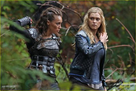 Eliza Taylor Heads Back Into The Woods On The 100 Photo 736053