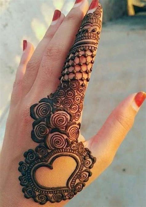 Amazing Mehndi Arts And Images For Beautiful Hands In 2019 Voguetypes