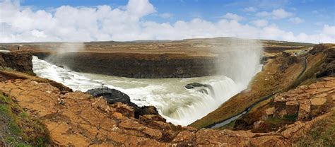 Gullfoss (golden waterfall) is an iconic waterfall of. Panorama - Gullfoss-waterval, IJsland Stock Foto - Afbeelding bestaande uit blauw, licht: 37937910