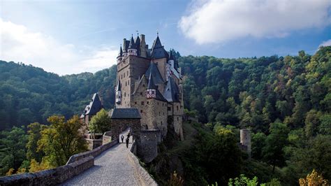 Make the most of your visit by avoiding hour long queues. 1000 bochtentocht Eifel - Groepsreis /Groepsreis, Nico Vis ...