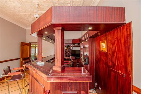 House for sale with 4 bedrooms, Baileys Muckleneuk, Pretoria | Fine