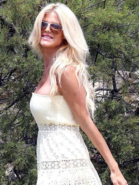 Victoria Silvstedt Panty Flash In Saint Tropez