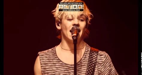 R5 Counting Stars Live In London Ft The Vamps Youtube