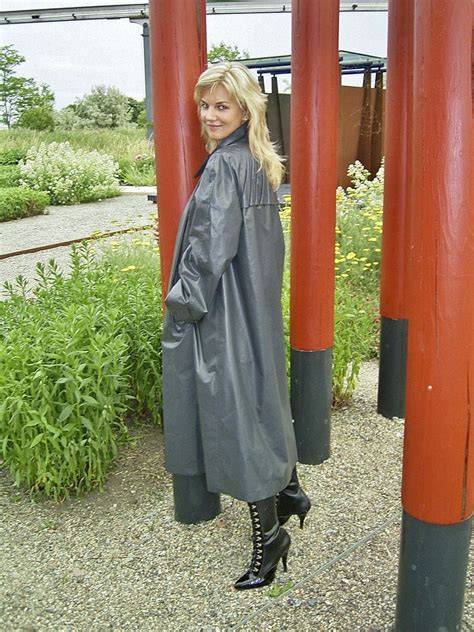 pin von rebecca orlowski auf lovely raincoat sbr kleppermantel regenbekleidung regenmantel