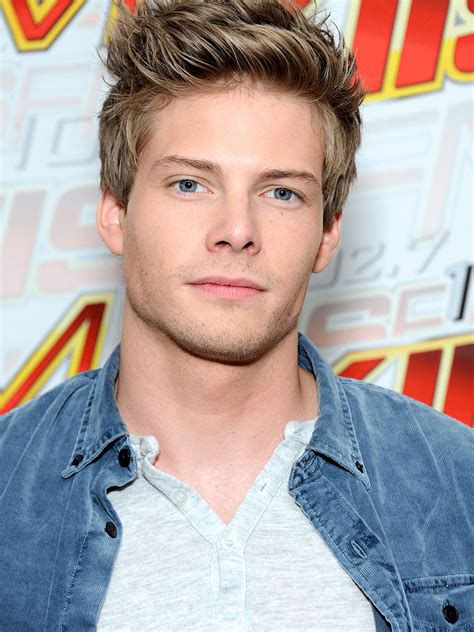 Hunter Parrish 2015 Images And Photo Galleries