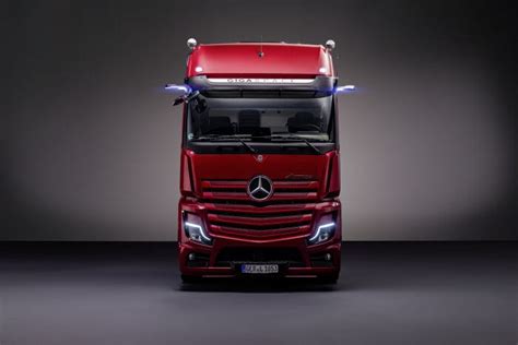 Der Actros L Mercedes Benz Trucks Setzt Neue Ma St Be Im Premium