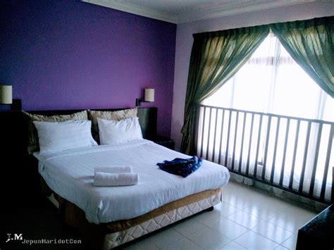 rumah peranginan persekutuan eksekutif port dickson  Leonard Rutherford