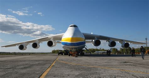 Meet The Largest Cargo Jet In The World The Russian An 225 Mriya Built