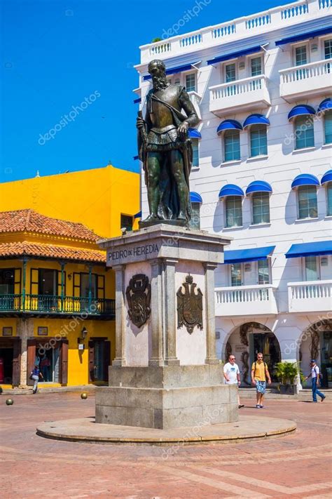 Estatua De Pedro De Heredia En Las Hermosas Calles Cartagena Colombia