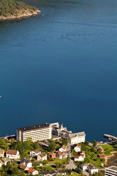 A must see i'm norway. Kviknes Hotel in Balestrand - Historic Hotels in Norway
