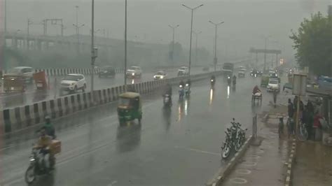 Parts Of Delhi Receive Light Spells Of Rain Minimum Temperature Rises