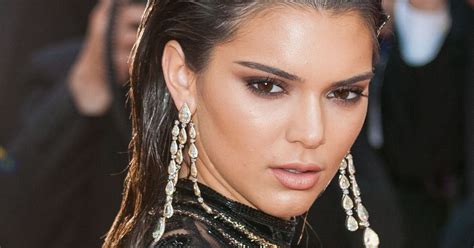 Kendall Jenner Flaunts Her Thigh Gap Without Pants In High Heels