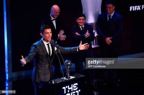Soccer Team Presentation Photos And Premium High Res Pictures Getty