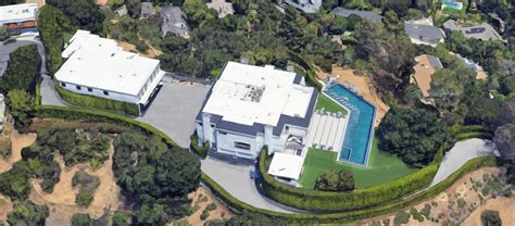 Ben Affleck And J Lo Find Their Dream Home 24 Bathrooms 12 Bedrooms