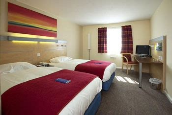 Our studio suite sleeps up to 8 and offers a kitchenette! Cardiff airport hotel family rooms | Giving you peace of mind