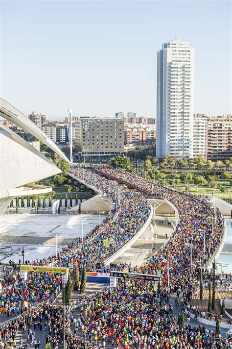 This is a tribute to all of you, the popular, the anonymous runners who leave your skin and breath in our marathon every year. Espectaculares fotos del Maratón Valencia Trinidad Alfonso ...