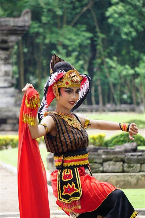 Indonesian Dancers With Traditional Costumes Are Ready To Perform To Celebrate The World Dance