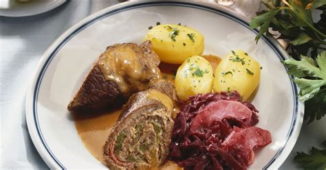 Roulade mit Rotkraut und Pellkartoffeln